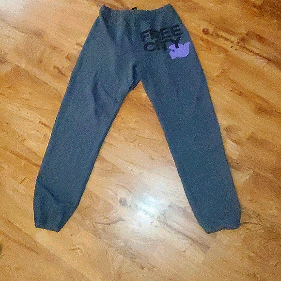 COPY - FREECITYLARGE gry w/ black FREECITY & purp… - Picture 3 of 11